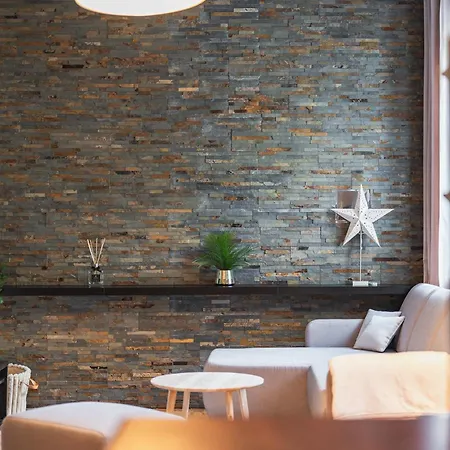 아파트 Spacious With Balcony - Old Town