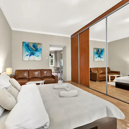 Spacious With Balcony - Old Town 아파트