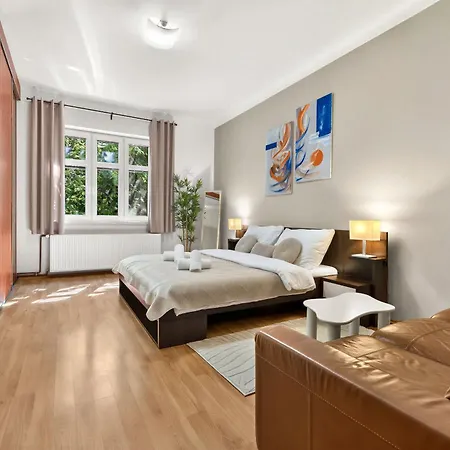 Spacious With Balcony - Old Town 브라티슬라바