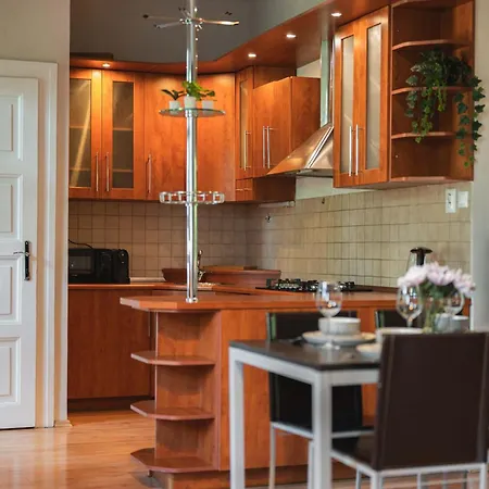 Spacious With Balcony - Old Town